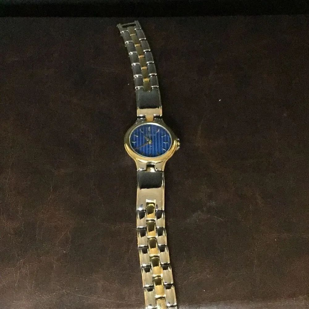Men’s watch by Geneva like new need battery